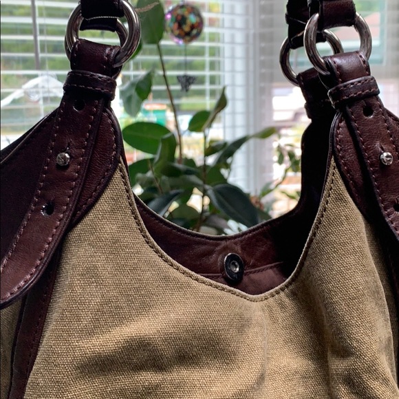 Leather handles and leather trim. Khaki handbag - Picture 5 of 8